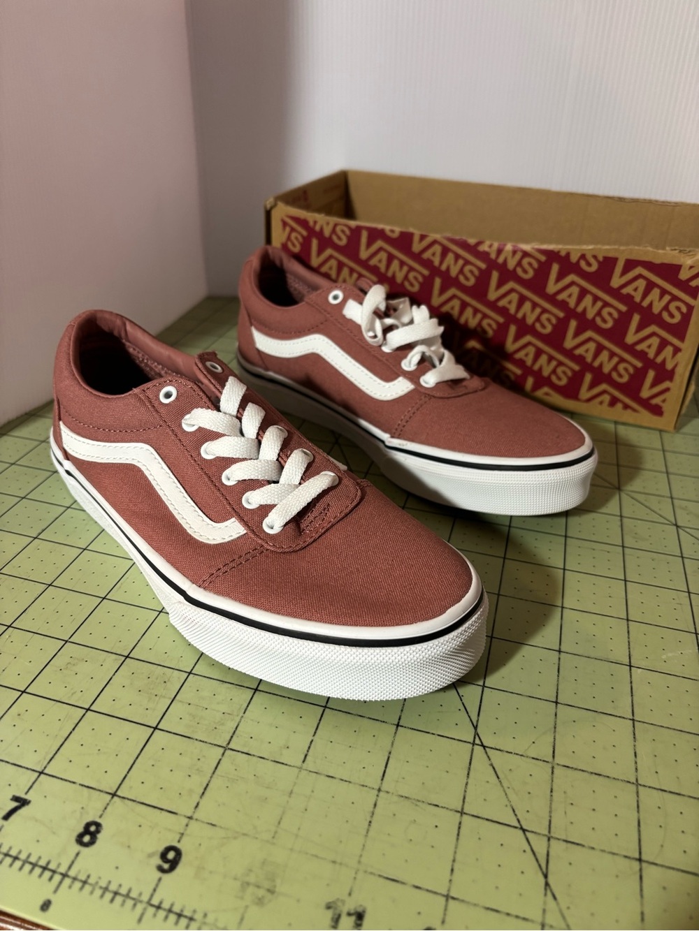 Vans Ward Canvas Sneakers Night Rose color size 4 kids NIB no lid
